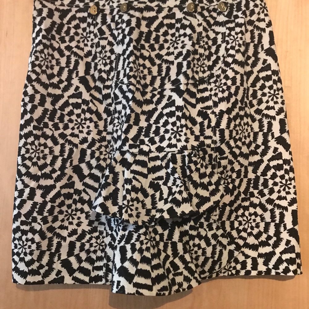 Geometric Patterned Ruffled Back Skirt - image 3